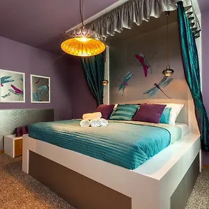 https://lovely-prague-apartments-truhlarska.praguehotelsweb.com